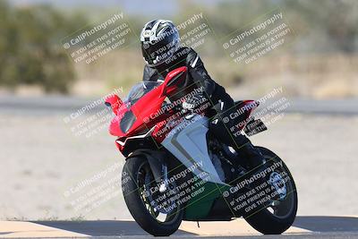 media/Dec-01-2025-Moto Forza (Mon) [[2daa91e15f]]/3-Beginner Group/Session 3 (Turn 3)/